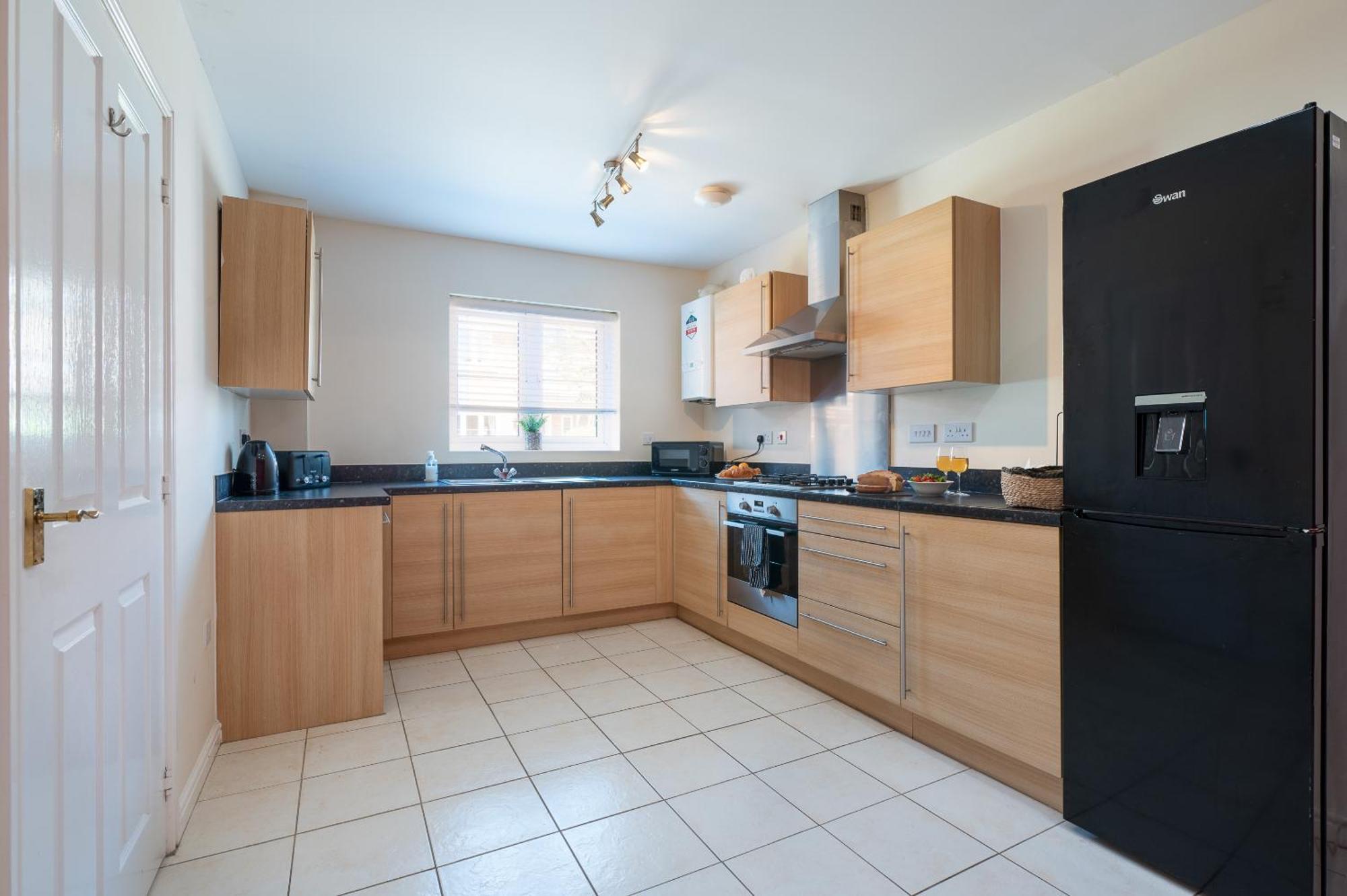 Spacious 4 Bedroom, Perfect For Contractors, Families, Private Parking Royal Wootton Bassett Exterior foto