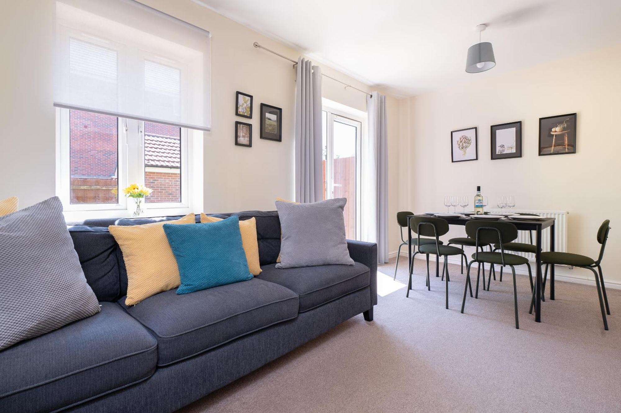 Spacious 4 Bedroom, Perfect For Contractors, Families, Private Parking Royal Wootton Bassett Exterior foto