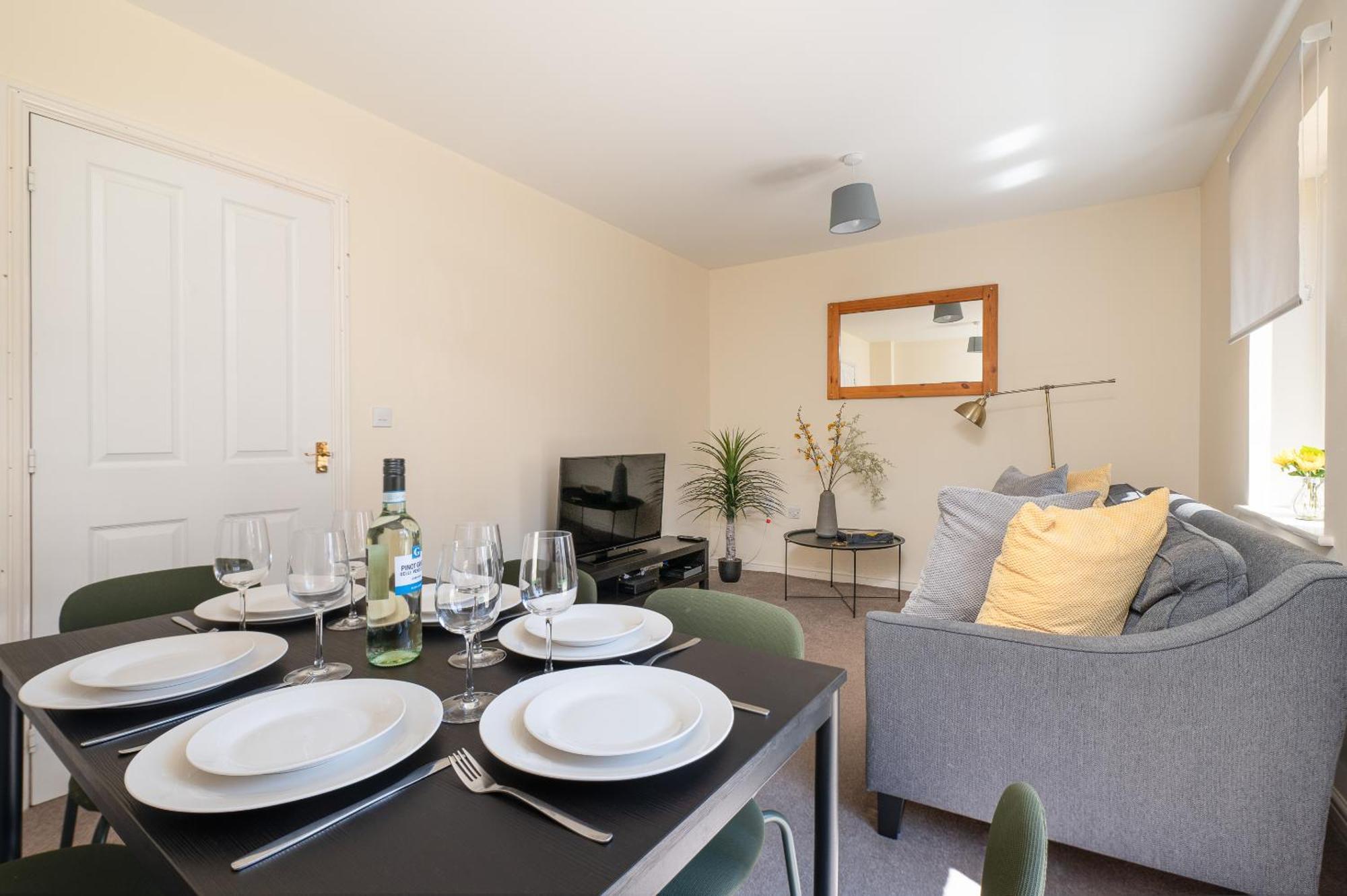 Spacious 4 Bedroom, Perfect For Contractors, Families, Private Parking Royal Wootton Bassett Exterior foto